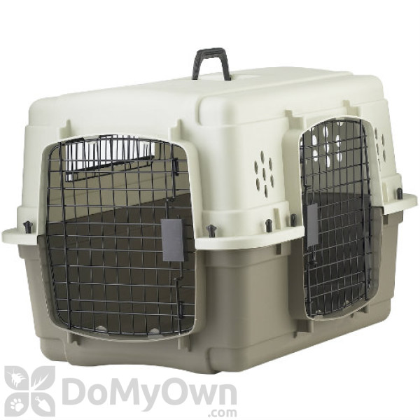 Pet carrier outlet door